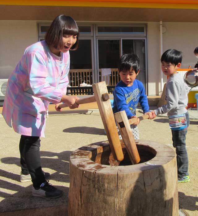 お餅つき